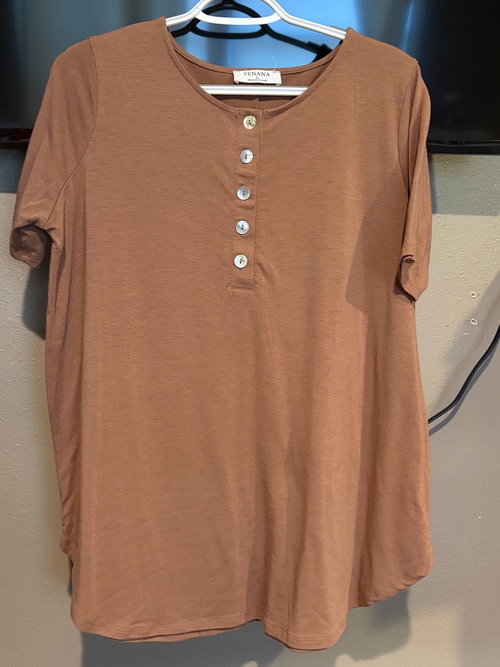 Zenana Outfitters Short-Sleeve Button Henley in Rust